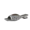 Sandálias Mule 2026 moda versátil slip-on chinelos de salto alto para mulheres com salto grosso e bico quadrado, novo uso externo de verão com lantejoulas