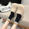 Nueva ropa exterior casual retro de felpa otoño e invierno gorro cálido perezoso pantuflas de pelo mocasines para mujer 2026 pantuflas de algodón