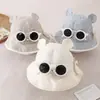 Chapéus de Bebê para Primavera e Outono para Meninos e Meninas, Chapéu de Pescador Listrado, Versão Coreana Desenho Animado Urso Fofo com Óculos de Sol Chapéu de Pescador