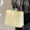 Loja de roupas femininas de celebridades da internet de alta qualidade, bolsa de compras não tecida portátil de ombro com fivela oculta, bolsa tridimensional de publicidade espessa para proteção ambiental