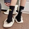 Calcetines de Primavera y Verano para Mujer, Calcetines Lindos de Dibujos Animados hasta la Mitad de la Pantorrilla, Calcetines Largos de Moda de Diseño de Nicho Japonés, Algodón Puro