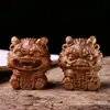 Sándalo de Ciprés Tallado Dragón de Dibujos Animados Tallado Dragón del Zodiaco Creativo Pieza de Mano Adornos Pequeños de Escritorio Artesanías de Recuerdo