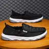 Sapatos Masculinos 2025 Verão Respiráveis Antiderrapantes Modernos Versáteis Sapatos de Tecido Old Beijing Slip-on Preguiçoso Casuais de Lona