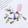 Diamantes de imitación triangulares iridiscentes con parte trasera puntiaguda para arte de uñas nupcial, diamantes de imitación de cristal K9 con base dorada, accesorios para uñas DIY, lentejuelas, arte de uñas popular