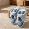 Chinelos de Algodão Pelúcia com Laço Feminino Outono Inverno Novos para Casa Antiderrapantes Acolchoados com Veludo Espesso Quentes