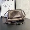 Bolso Tejido Retro Hecho a Mano Transfronterizo, Bolso de Hombro Cruzado de Cuero Genuino de Gran Capacidad, Bolso Cuadrado Pequeño de Alta Gama para Viajes Diarios, Bolso de Mujer