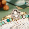 Relógio Pulseira Popular, Relógio Feminino Simples de Trevo de Quatro Folhas, Novo Modelo com Diamantes, Relógio Feminino de Nicho de Luxo Leve, Relógio de Quartzo de Alto Valor
