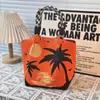 Design de Nicho Bolsa de Mão Vermelha com Padrão para Casamento Bolsa de Presente Festiva em Lona Saco de Balde de Mão com Estampa de Natal Ano Novo