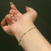 Pulsera de Lujo Ligero Estilo Minimalista Francés Cielo Estrellado con Pedrería Fina, con un Ambiente Fresco y Versátil, Adecuada para Usar en Capas