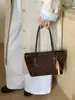 Nueva colección de primavera 2026: Bolso de mano para mujer estilo coreano, con un elegante diseño color block, gran capacidad y correa para el hombro, lo que lo convierte en un bolso tote versátil para ventas transfronterizas.