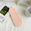 Nuevos calcetines invisibles de barco de color liso finos para primavera y verano, transpirables, antideslizantes, con silicona, de corte bajo, para niños, estilo ins de moda