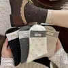 Meias com etiqueta de tecido de bolinhas estilo Miu para mulheres, meias de cano médio, primavera e outono, color block retrô francês, Maillard, sem costura, meias largas (slouch socks)