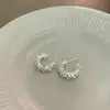 Brincos de Argola Prata Quebrada Estilo Minimalista com Design Único, Estilo de Luxo Leve de Alta Qualidade, Pino de Prata 925, Simples para Mulheres
