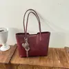 Bolsa tote grande capacidade minimalista estilo francês, nova coleção de outono, retrô e luxuosa, versátil e exala um ar de alta qualidade, perfeita como bolsa de ombro ou carregada sob o braço