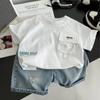 Ropa de Verano para Niños Pantalones con Bolsillo de Solapa para Bebé Camiseta de Manga Corta 2025 Verano Nuevo Estilo Moda Infantil Camiseta con Letras a la Moda Estilo Coreano Top