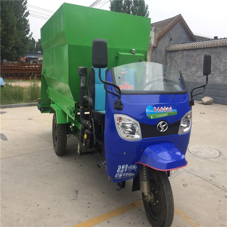 饲料撒料车