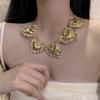 Collar de Metal Exagerado de Lujo Ligero con Costuras de Corazón Enamorado para Mujer 2024 Nuevo Otoño e Invierno Cadena Vintage para Clavícula