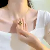 Colar de borboleta com pingente de borla e gotas de óleo de pérola, estilo de moda europeu e americano, para mulheres, design de alta qualidade, acessório popular e versátil
