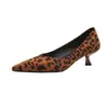 Zapatos de tacón rojos de punta fina tacón de aguja zapatos de tacón nuevos gamuza tacón medio escote bajo tacones altos talla grande para mujer zapatos de mujer comercio exterior