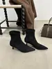 Botas de Moda Outono/Inverno 2026 Camurça Salto Agulha Zíper nas Costas Estilo Francês Bico Fino Salto Alto Botas de Cano Curto para Mulheres Slim Fit