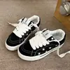 Tênis estilo coreano com estampa de estrelas, tênis de skate para casais, nova coleção de outono 2026 feminina, sola baixa azul e amarela, tênis casuais versáteis, sapatos femininos da moda