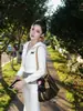 Conjunto Deportivo de Pantalones Acampanados Petite con Sudadera Blanca Ceñidora a la Cintura, Diseño de Nicho Otoño 2026 para Mujer