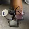 2026 Nuevo Bolso Decorativo Simple en Forma de V Moda Ins Chic Hombro Único Cruzado Cubo de Moda Pequeño para Mujer