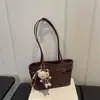 Bolsa de Hombro de Cuero Suave Nueva Otoño 2026 para Mujer Versátil Sensación de Alta Gama Bolso de Hombro Único Temperamento a la Moda Simple al por Mayor Bolsos para Mujer