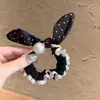 Goma para el pelo de scrunchie con orejas de conejo y perlas de lunares de estilo coreano, accesorio para el pelo moderno, único y sencillo
