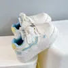 Sapatos respiráveis de couro para meninas, novo modelo outono 2026, tênis infantis, sapatos esportivos casuais, sapatos brancos para meninas com sola macia