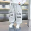 Calça Jogger Casual Masculina para Primavera e Outono Estilo Coreano Infantil Bonita Moderna Cool Calça Esportiva para Crianças Pequenas e Médias Versátil Comércio Exterior Transfronteiriço