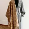 Cachecol de Fio Cardado para Mulheres, Novo Estilo Outono e Inverno, Adequado para Roupas de Escritório, Xale Quente para o Inverno, Cachemira Sintética Dupla Face, Versátil e Quente