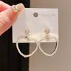 Brincos de Coração com Zircônia Estilo Luxo Leve Agulha de Prata, Brincos de Nicho Exquisitos de Alta Qualidade, Brincos Simples Versáteis da Moda para Mulheres