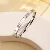 Pulsera de titanio y acero de alta gama transfronteriza con diamantes, pulsera de acero inoxidable, pulsera abierta para mujer electrochapada en oro real de 18k en horno