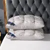 Almohadas de Hotel de Alta Resiliencia, Almohada Retorcida de Terciopelo de Pluma, Almohada para Columna Cervical, Venta al por Mayor de Núcleos de Almohada, Fabricante de Almohadas a Medida
