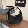Bolso de moda retro tipo dumpling de gamuza estilo coreano para otoño e invierno, bolso de hombro y cruzado casual versátil, diseño simple