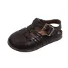 Sandalias Cerradas para Niñas Estilo Coreano Color Caramelo 2026 Verano Nuevas Zapatos Huecos de Jaula de Cerdo con Suela Suave Zapatos de Playa para Niños Modernos