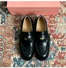 Fábrica está produzindo! Mocassins Redondos Estilo Old Money Britânico Retrô Slip-on para o Dia a Dia Salto Grosso Sapatos Pequenos de Couro