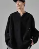 Sudadera con capucha de camiseta de manga larga con cuello en V pequeño y textura otoñal retro americana para hombre, capa base simple y holgada de color liso