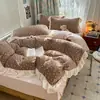 Juego de ropa de cama de cuatro piezas estilo coreano con estampado floral pequeño, de terciopelo de leche grado A, con un pequeño patrón floral en ambos lados de la sábana, la funda del edredón y la sábana ajustable, tamaño 1.8m/1.5m