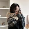 Nuevo gorro pasamontañas cálido con bufanda integrada de estilo coreano para otoño e invierno, gorro de lana tejido con protección para las orejas para el rostro de mujer.