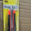 Cúter de uso rudo auto-bloqueante hoja afilada engrosada mango antideslizante de dos colores seguro de empujar y tirar estable sin deslizamiento puede cortar
