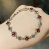 Pulseira Geométrica Redonda de Zircônia Dourada Café Light Luxury para Mulheres, Pulseira Elegante de Alto Padrão Flor de Quatro Folhas Celebridade da Internet