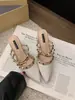 Sandálias de Salto Alto com Salto Grosso e Bico Fino com Rebites Estilo Francês Pequeno para Mulheres 2026 Mules Fechadas Fashion com Tachas para Uso Externo