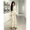 Conjunto de invierno súper popular: un conjunto completo de ropa estilo coreano con un ambiente rico y elegante, que presenta un conjunto de suéter y falda de punto