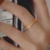 Anillo de titanio y acero con forma de concha estilo japonés de lujo ligero, con diamantes, para mujer, fritillaria blanca, nicho, lujo ligero, moda, versátil, para el dedo índice, anillo que no se decolora