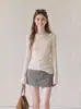 Top de tricô estilo francês plissado da moda coreana para mulheres, nova coleção de início de outono, top elegante e estiloso ombro a ombro 9688