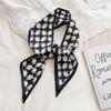 Bufanda pequeña de satén de doble capa con cuadros negros simples de estilo japonés, protección para el cuello, bufanda de seda larga y puntiaguda, cinta para el pelo para mujer