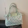 Bolsa tote feminina leve de alta qualidade, minimalista e com estampa de bolinhas rosa fresco, perfeita para o trajeto diário, uso cotidiano e estilo versátil, com grande capacidade e alça de ombro única