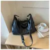 Bolsa feminina grande capacidade estilo coreano, novo modelo outono 2026, bolsa de ombro e transversal lisa e moderna, bolsa de bolinho casual para o trabalho